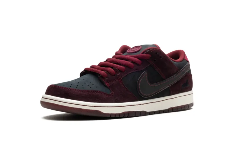 SB Dunk Low 'Riot Skateshop'
